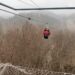 Un bărbat din Galați a ajuns la UPU Suceava în stare gravă, după ce s-a izbit în doi copaci în timp ce se dădea cu tiroliana din Gura Humorului