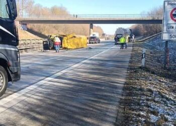 FOTO Doi suceveni au fost implicați într-un grav accident rutier pe o autostradă din Germania. Unul dintre ei a decedat, iar celălalt a fost rănit grav