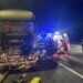FOTO Accident rutier cu două camioane pe raza localității Argestru. Unul dintre șoferi a fost transportat la spital, după ce pompierii l-au extras din autovehicul