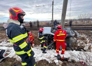 VIDEO Grav accident între un tren și un autoturism, pe raza localității Prelipca. Două femei au murit, iar doi copii au fost transportați la spital