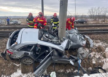 VIDEO Grav accident între un tren și un autoturism, pe raza localității Prelipca. Două femei au murit, iar doi copii au fost transportați la spital
