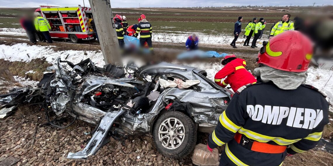 VIDEO Grav accident între un tren și un autoturism, pe raza localității Prelipca. Două femei au murit, iar doi copii au fost transportați la spital