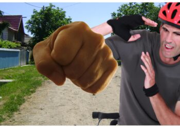 2.000 de lei amendă penală pentru un bărbat care l-a bătut pe un biciclist pe motiv că îl vorbește de rău prin sat
