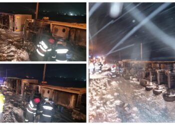 FOTO Două camioane încărcate cu semințe de floarea soarelui s-au răsturnat pe raza localității Grănicești