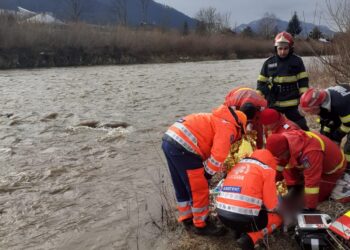 FOTO O copilă de șase ani s-a stins din viață după ce a căzut în râul Moldova, pe raza municipiului Câmpulung Moldovenesc