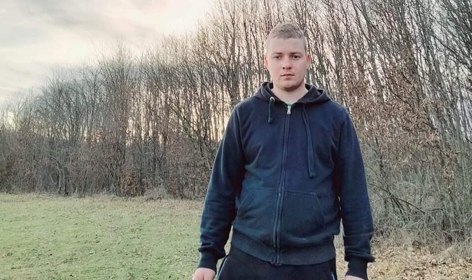 Un tânăr de 20 de ani, din Mitocu Dragomirnei, dat dispărut de familie, a fost găsit spânzurat într-un copac