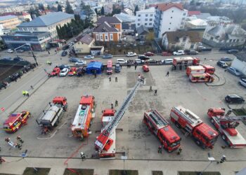 Pompierii suceveni au desfășurat un exercițiu tactic de simulare a unui cutremur, pe amplasamentul Spitalului Municipal Fălticeni