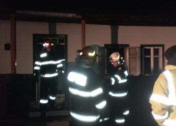 FOTO Incendiu la o casă din Gălănești. Un bărbat de 65 de ani a fost găsit decedat în locuință