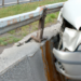 Dosar penal pentru un tânăr care s-a oprit cu mașina într-un parapet din localitatea Cacica. Acesta nu a vrut să-i cunoască nimeni alcoolemia