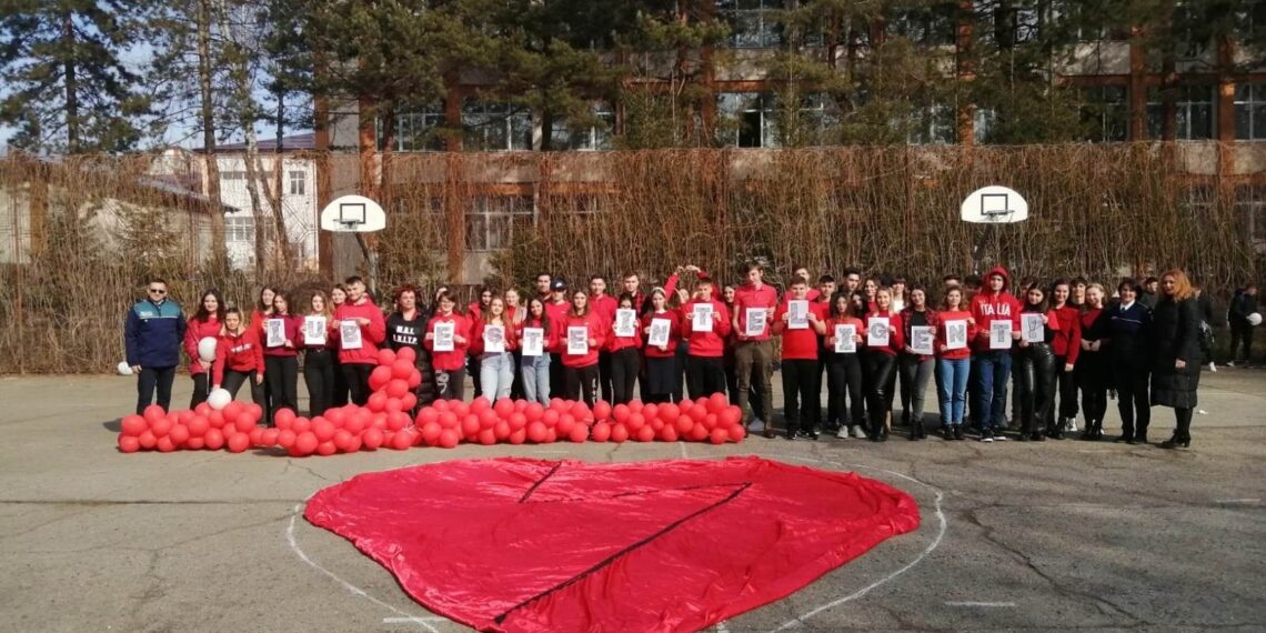 Polițiștii suceveni au discutat cu elevii Colegiului Tehnic de Industrie Alimentară despre agresiunea sexuală asupra minorilor