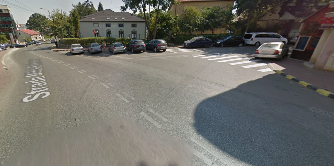 Un șofer beat s-a izbit cu BMW-ul într-un zid din fața restaurantului B+B din Suceava