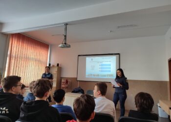 Polițiștii suceveni au trecut pragurile a șase unități de învățământ din județ pentru a discuta cu elevii despre prevenirea bullying-ului