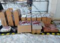 FOTO Bărbat reținut pentru 24 de ore, după ce polițiștii au găsit peste 6.700 de pachete cu țigări de contrabandă în autoturismul său