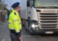 Un ucrainean a încercat să intre în România, la volanul unui camion, cu un permis de conducere fals. Polițiștii de frontieră din PTF Siret i-au întocmit un dosar penal