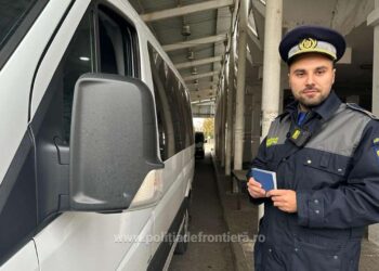 Autoturism neînmatriculat, depistat la controlul de frontieră în P.T.F. Siret
