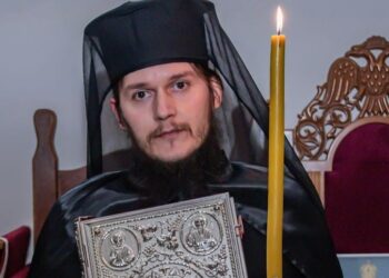 Călugăr de la Mănăstirea Arbore, cercetat pentru că a consumat băuturi alcoolice cu doi adolescenți și pe urmă i-a plătit pentru a întreține relații sexuale orale cu dânșii: ”A dat la intrarea în viața monahală o declarație pe propria-i răspundere că nu are «orientări homosexuale sau de altă natură»”