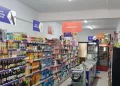 Un bărbat a furat produse alimentare în valoare de 50 de lei, dintr-un magazin ”La doi pași”, după ce și-a cheltuit banii pe băuturi alcoolice