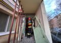 VIDEO Explozie puternică la un bloc din centrul Sucevei. Un bărbat de 85 de ani a suferit arsuri
