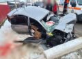 FOTO Cinci tineri au ajuns în spital, după ce mașina în care se aflau s-a izbit într-un cap de pod. La volan se afla un șofer cu permis de o zi