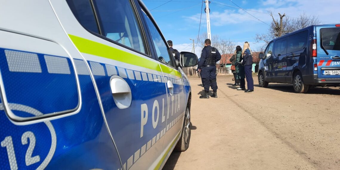 FOTO Polițiștii suceveni au desfășurat o amplă acțiune pentru prevenirea abandonului și absenteismului școlar în comuna Șcheia