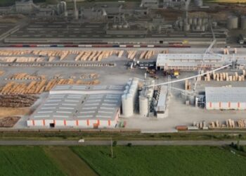 Un angajat al HS Timber a ajuns la spital, după ce a suferit o tăietură la mâna dreaptă, în timpul programului de muncă