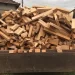 Amendă de 2.000 de lei pentru un șofer care transporta ilegal 1,24 metri cubi de lemn de foc prin cartierul Burdujeni