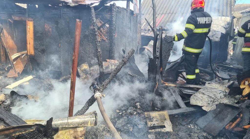 FOTO Incendiu la o gospodărie din Șoldănești, din cauza coșului de fum deteriorat