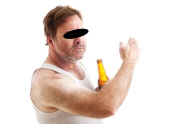 Un individ i-a aplicat un dos de palmă peste față unui concetățean, în fața unui local din Iaslovăț