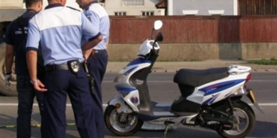 Motoscuter indisponibilizat de polițiști într-un dosar penal în care un minor este bănuit de săvârșirea a trei infracțiuni