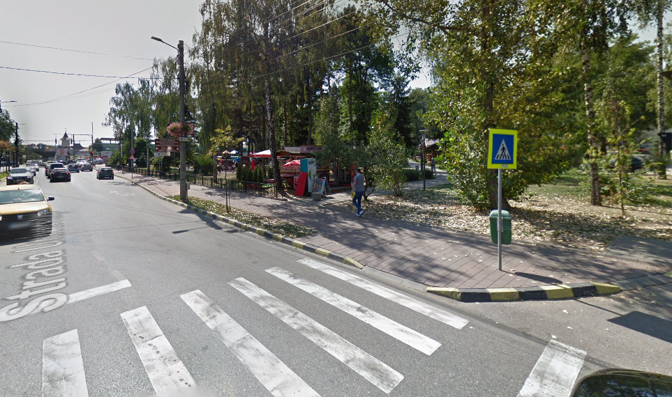O femeie a sunat la 112, după ce a alunecat pe noroiul lăsat pe pavele de ”Doreii” care efectuează lucrări în zona Parcului USV. Victima a căzut la sol și și-a julit genunchii, coatele și palmele