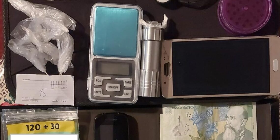 VIDEO Patru indivizi din Suceava, Iași și Cluj au fost săltați și arestați preventiv pentru trafic de droguri. Aceștia aveau în meniu canabis, heroină și JWH 210