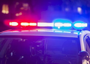 Polițiștii l-au evacuat din locuință pe un individ care și-a bătut soția
