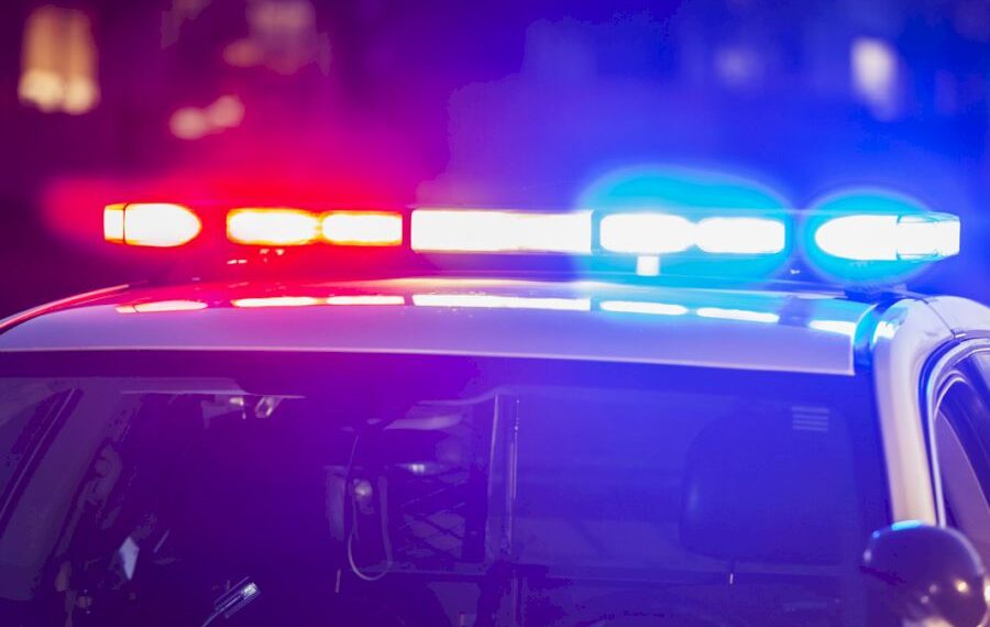 Polițiștii l-au evacuat din locuință pe un individ care și-a bătut soția