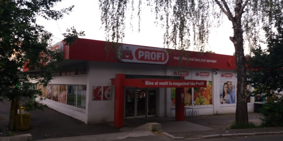 Doi tovarăși s-au făcut de râs încercând să fure sticle cu vin dintr-un magazin Profi. Unul a spart o sticlă scăpând-o pe podea și celălalt a fost prins cu o sticlă în pantaloni