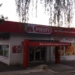 Doi tovarăși s-au făcut de râs încercând să fure sticle cu vin dintr-un magazin Profi. Unul a spart o sticlă scăpând-o pe podea și celălalt a fost prins cu o sticlă în pantaloni