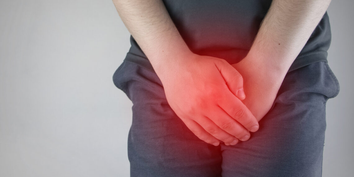 Un bărbat a ajuns la spital, după ce un individ l-a lovit cu piciorul în zona inghinală