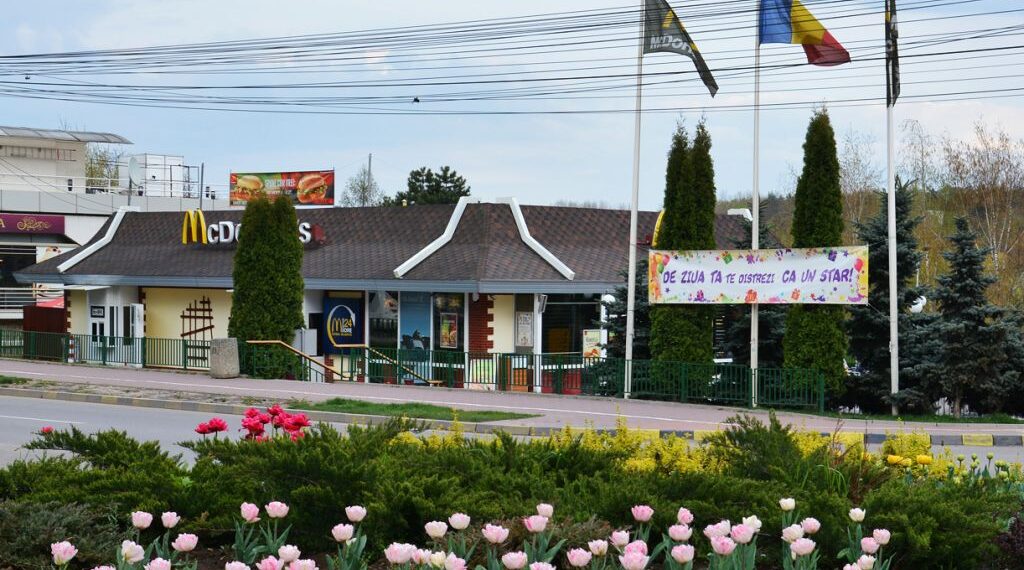 O tânără din Zamostea a fost bătută de fostul iubit din Pătrăuți, la Mc Drive, în a doua zi de Paște