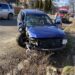O șoferiță a rupt un stâlp de beton din Putna, după ce s-a urcat la volan aproape în comă alcoolică. Femeia s-a chinuit de mai multe ori să sufle în aparatul etilotest, până când aparatul să-i indice 1,43 mg/l alcool în aerul expirat