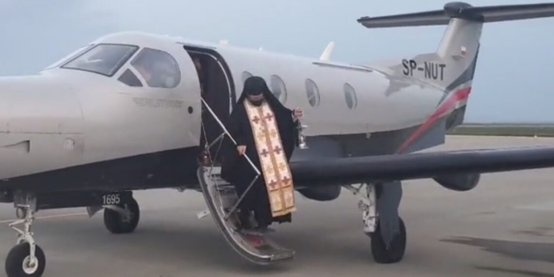 Lumina Sfântă ar trebui să ajungă pe Aeroportul ”Ștefan cel Mare” Suceava în jurul orei 20.00