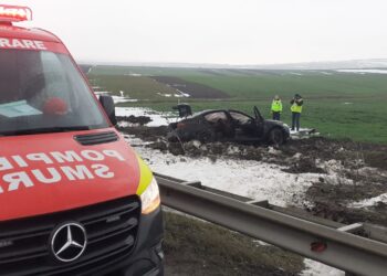 VIDEO Un tânăr de 20 de ani a fost declarat decedat, după ce BMW-ul cu numere de Vâlcea în care se afla a zburat de pe șoseaua de centură a Sucevei