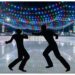 3.600 de lei amendă penală pentru un tânăr care l-a luat la pumni pe un cetățean ce și-a permis să treacă prin fața sa, la patinoarul din Rădăuți. Victima s-a pricopsit cu un pumn în nas, când a cerut motivul agresiunii