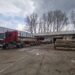 FOTO Polițiștii suceveni au confiscat un ansamblu de vehicule în valoare de 150.000 de euro pentru că transporta ilegal material lemnos prin Pojorâta
