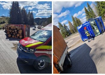 FOTO Un camion încărcat cu material lemnos s-a răsturnat în zona Pasului Mestecăniș