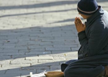 Șeful Poliției Locale Suceava, susține că numărul cerșetorilor din municipiul reședință de județ a crescut: ”Anul trecut am avut 20 de situații în care am ridicat din stradă copii folosiți la cerșit sau care cerșeau, iar anul acesta deja avem șase cazuri”