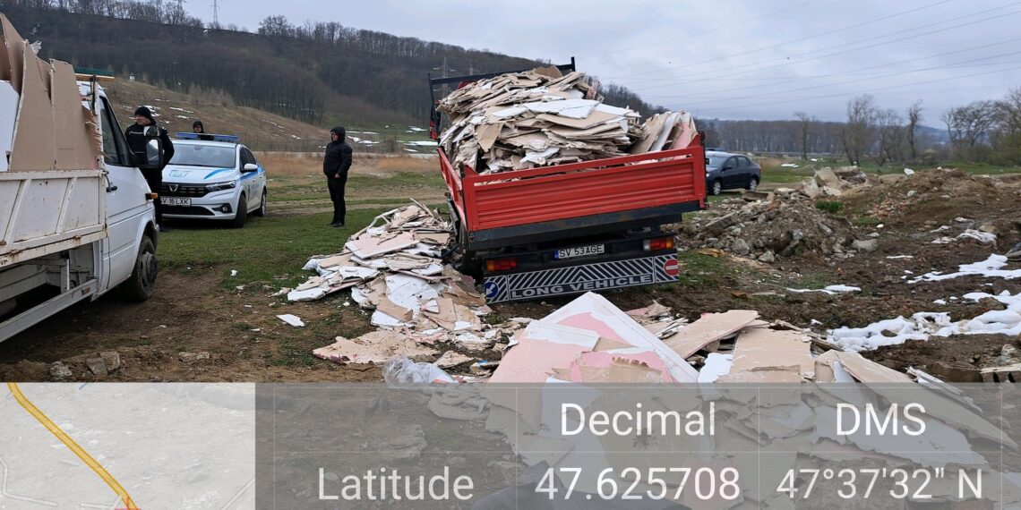 FOTO Minunile există! Poliția Locală Suceava și Garda de Mediu și-au unit forțele și i-au venit de hac unei firme care-și arunca deșeurile de construcții pe malul stâng al râului Suceava, la câțiva pași de Iulius Mall Suceava