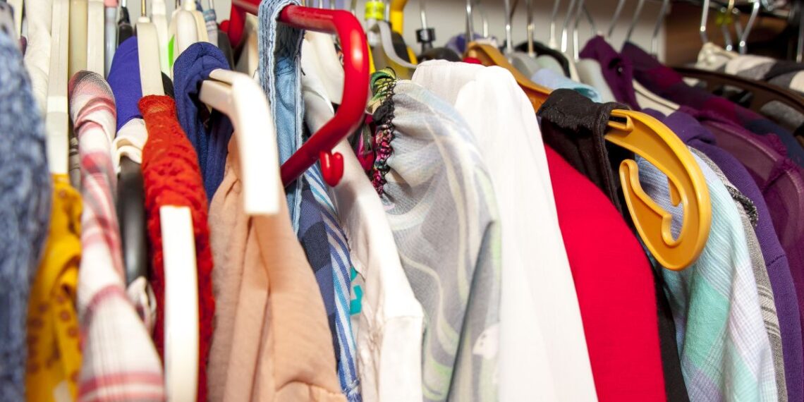 Un tânăr a fost condamnat la doi ani și două luni de închisoare, după ce a furat un tricou de 36 de lei dintr-un magazin din Suceava