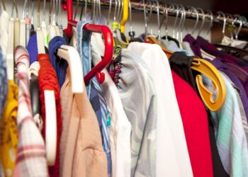 Un tânăr a fost condamnat la doi ani și două luni de închisoare, după ce a furat un tricou de 36 de lei dintr-un magazin din Suceava