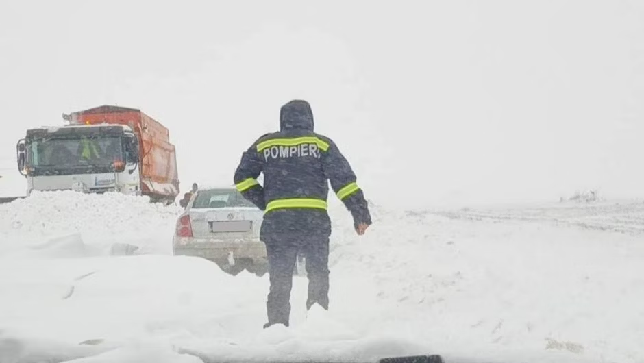 42 de persoane blocate cu mașinile și într-un autocar pe raza localităților Frumoasa și Șerbăuți au fost adăpostite la sediile primăriilor și căminelor culturale din localitățile Frumoasa și Șerbăuți