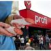 O femeie, mamă a patru copii, a fost condamnată la un an și două luni de închisoare cu suspendare, după ce a furat opt batoane de salam dintr-un magazin Profi din Suceava