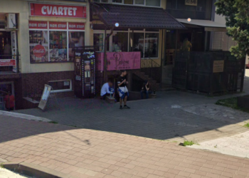 Un elev ”cuțitar” de la ”Școala de Șmecheri de la Albina” a fost condamnat la un an și opt luni de închisoare cu executare, după ce, în căutare de scandal pe străzile Sucevei, i-a aplicat un pumn în față unul adolescent nevinovat